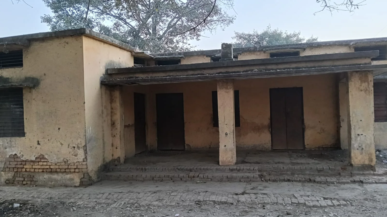 न डॉक्टर तैनात, न बुनियादी सुविधाएं