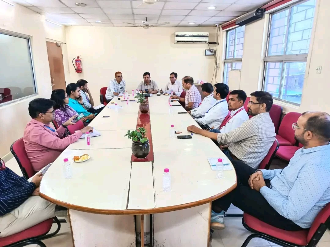 पात्र स्ट्रीट वेंडर्स को प्राथमिकता से ऋण देकर आत्मनिर्भर बनाने पर दें जोर