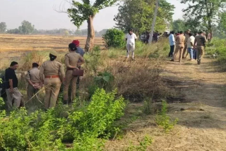 अज्ञात महिला का अधजला शव मिलने से इलाके में दहशत, पुलिस ने तेज की जांच
