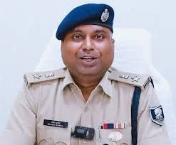 शराब पीने के मामले में गिरफ्तार दरोगा बर्खास्त