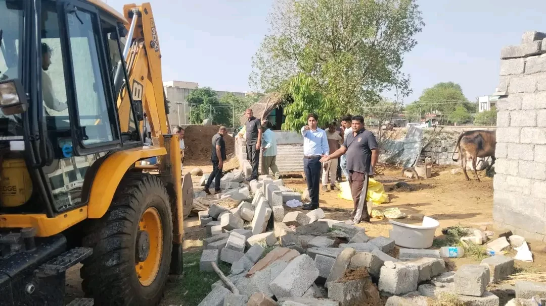 नगर परिषद, यूआईटी और उद्योग नगर थाना पुलिस की मौजूदगी