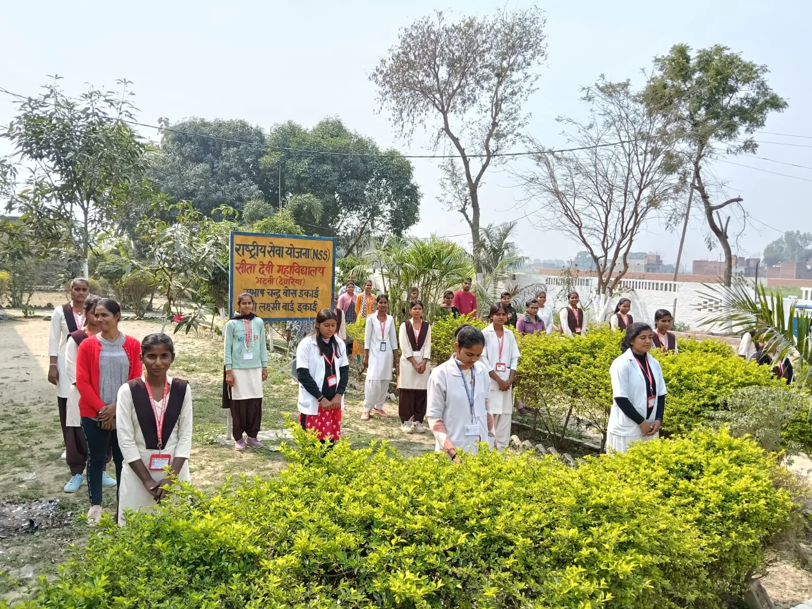 विभिन्न विषयों पर निबंध लिखकर प्रतियोगिता का किया आयोजन