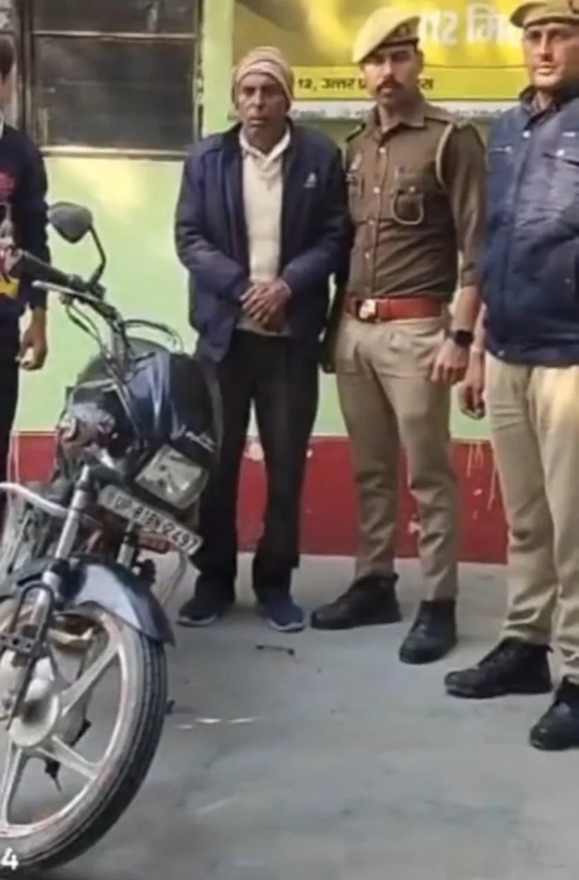 पुलिस ने तीन अभियुक्तों को अलीगंज रोड से किया गिरफ्तार