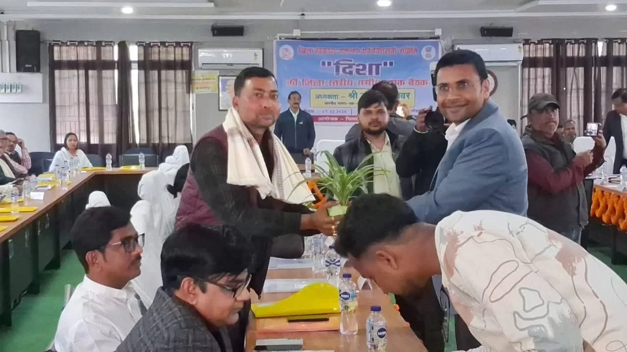 बिजली और दमकल सुविधा पर प्रशासन का आश्वासन