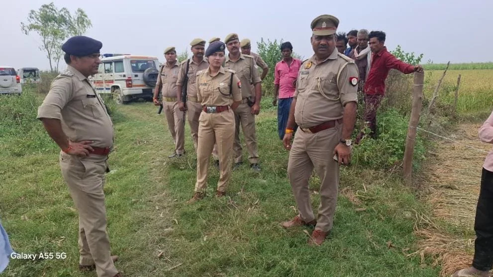 युवक और किशोरी एक ही रस्सी से फंदे पर लटके  थे।