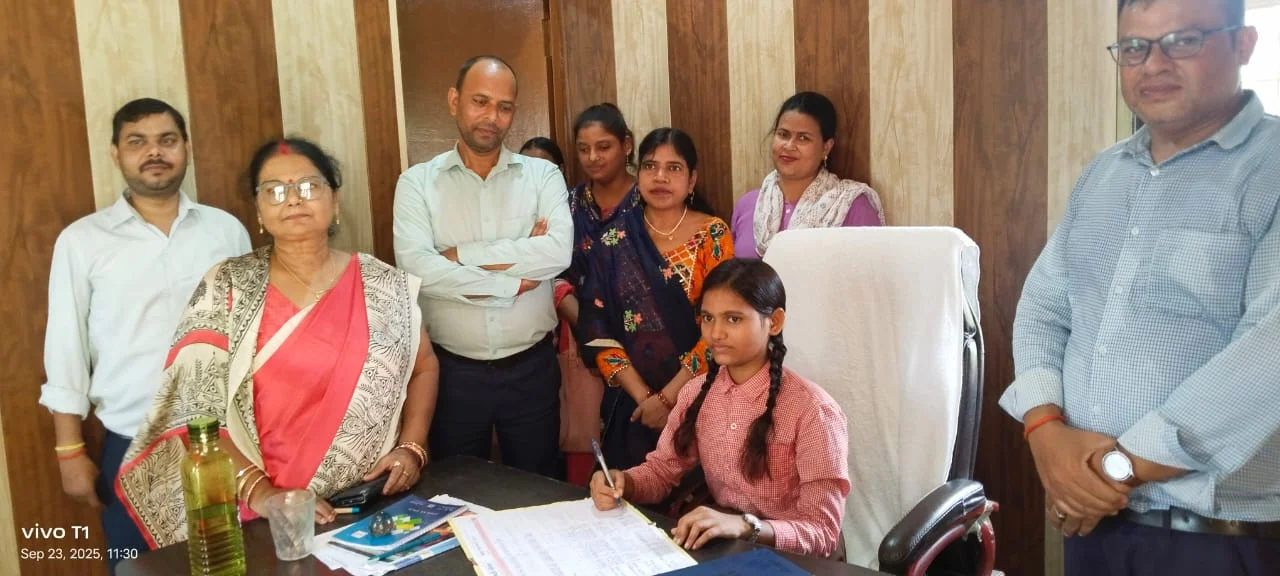 छात्राओं ने एक दिन संभाली प्रधानाध्यापक की जिम्मेदारी