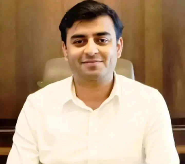 4 को किया सस्पेंड 6 का वेतन कटा और 4 की रोक दी वेतन वृद्धि