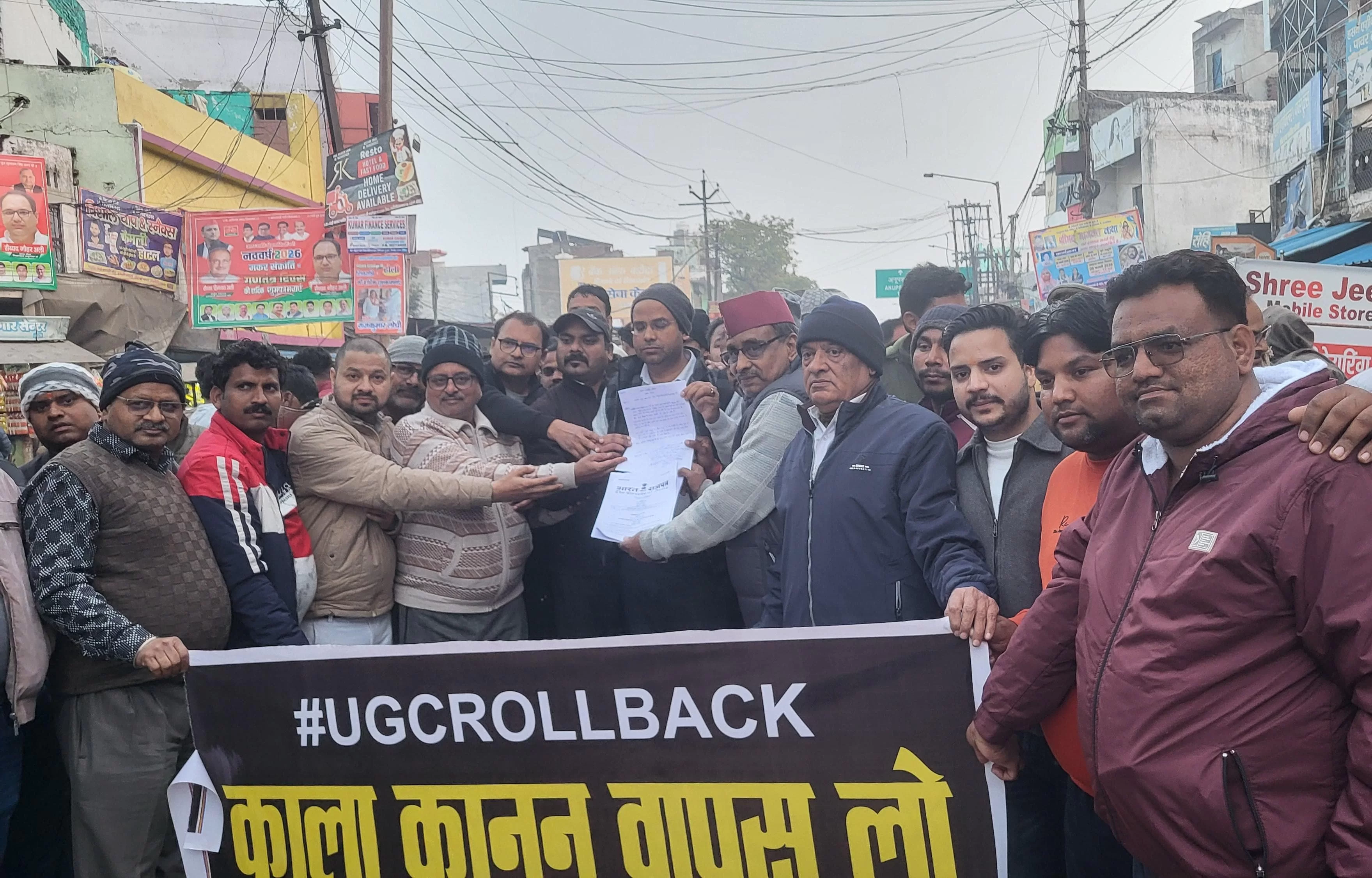 सवर्ण समाज का भारी आक्रोश देखने को मिला