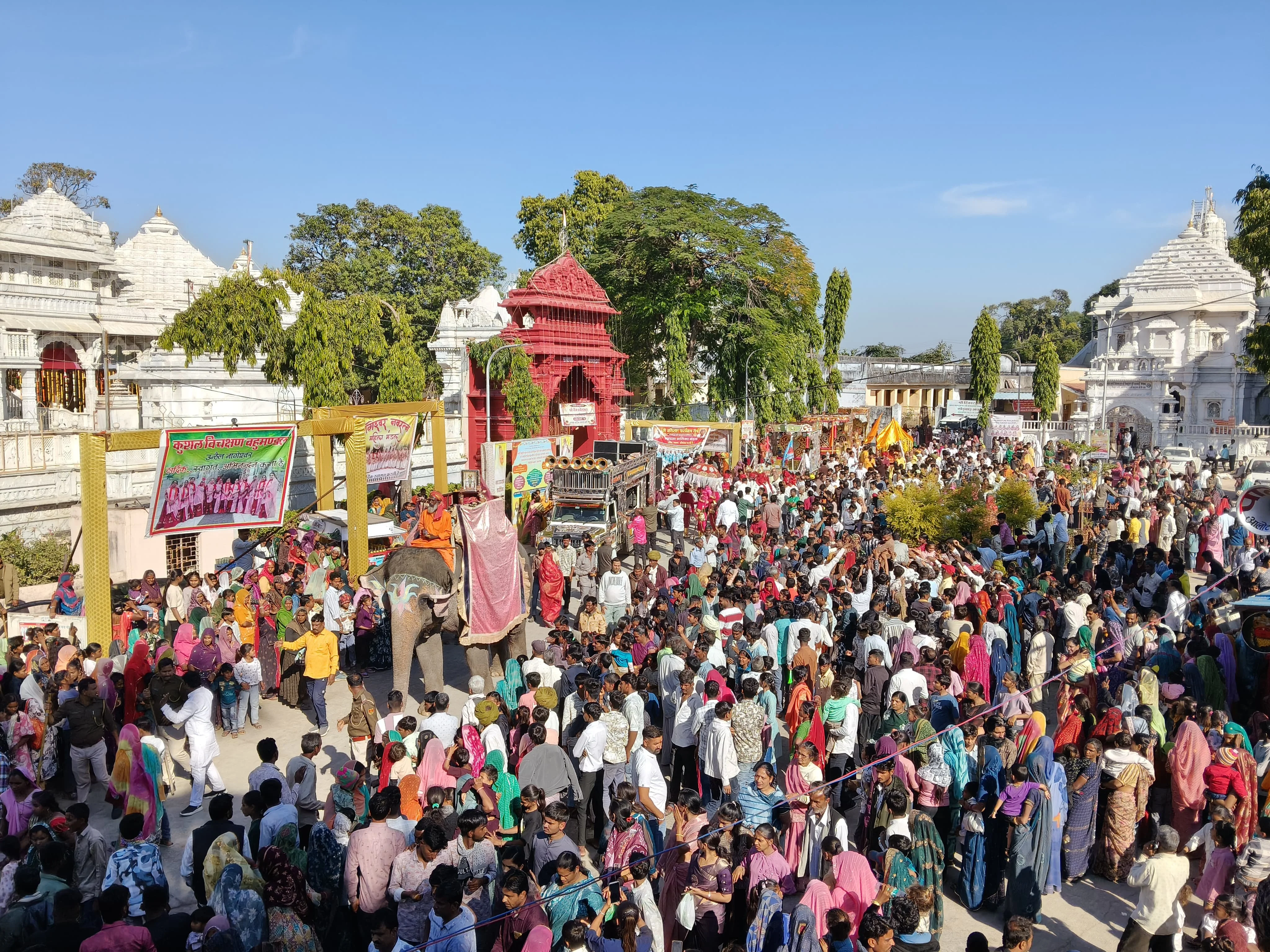 उन्हेल नागेश्वर में भव्य रथयात्रा
