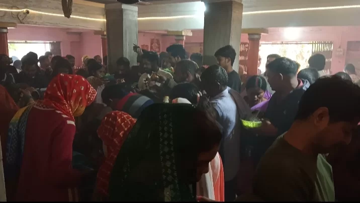 बाबा सोहलेश्वर और बाबा बालेश्वर मंदिर में भारी भीड़