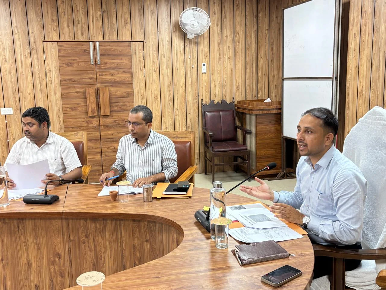 नगर आयुक्त गौरव सिंह सोगरवाल ने वर्कशॉप स्थानांतरण, वाहनों की बीमा व्यवस्था, GPS ट्रैकिंग और ड्राइवर अनुशासन पर दिए निर्देश