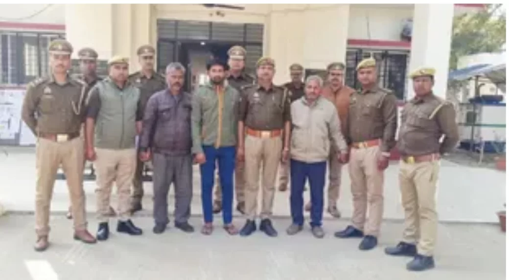 हादसे में वाहन में लदे चार गोवंशीय पशुओं की मौके पर ही मौत हो गई,