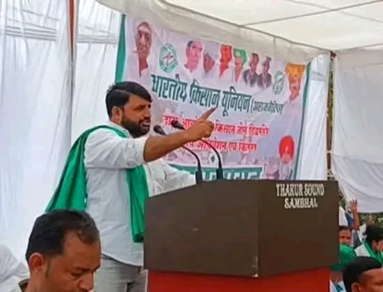 पीड़ितों के समर्थन में प्रदर्शन
