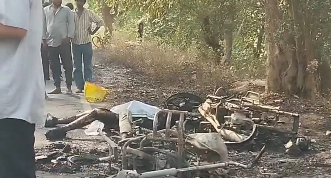 सामने भिड़ीं बाइकें, युवक की जलकर मौत