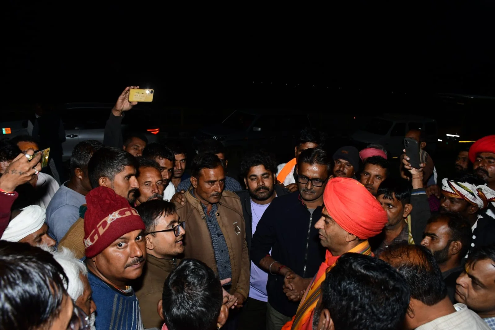 पोकरण विधायक प्रताप पुरी और संघ प्रचारक को सौंपा ज्ञापन
