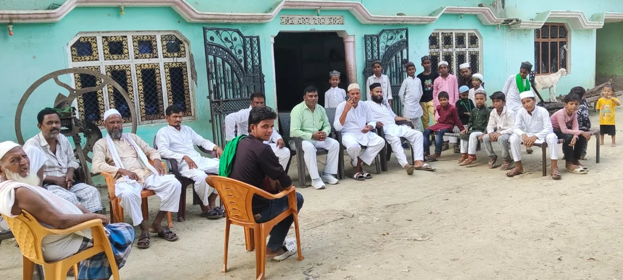 पूर्व जिला पंचायत प्रत्याशी दिनेश कुमार गौतम ने ग्रामवासियों से की मुलाकात, एकता और मोहब्बत का दिया पैग़ाम