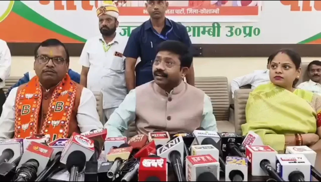 मंत्री नंदी का बड़ा बयान: बोले अखिलेश यादव मूर्ख, कहा BJP सरकार में खूब लगीं फैक्ट्रियाँ!