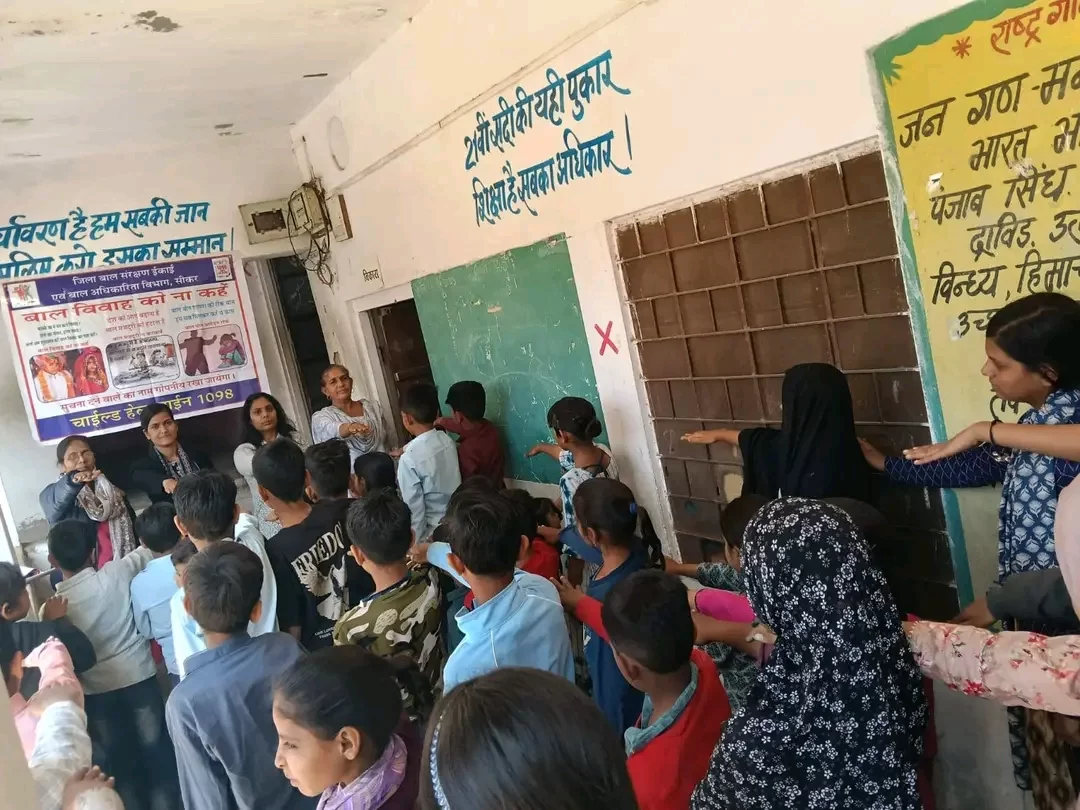 चाइल्ड हेल्पलाइन 1098 टीम ने विद्यार्थियों को कानून और दुष्परिणामों की दी जानकारी