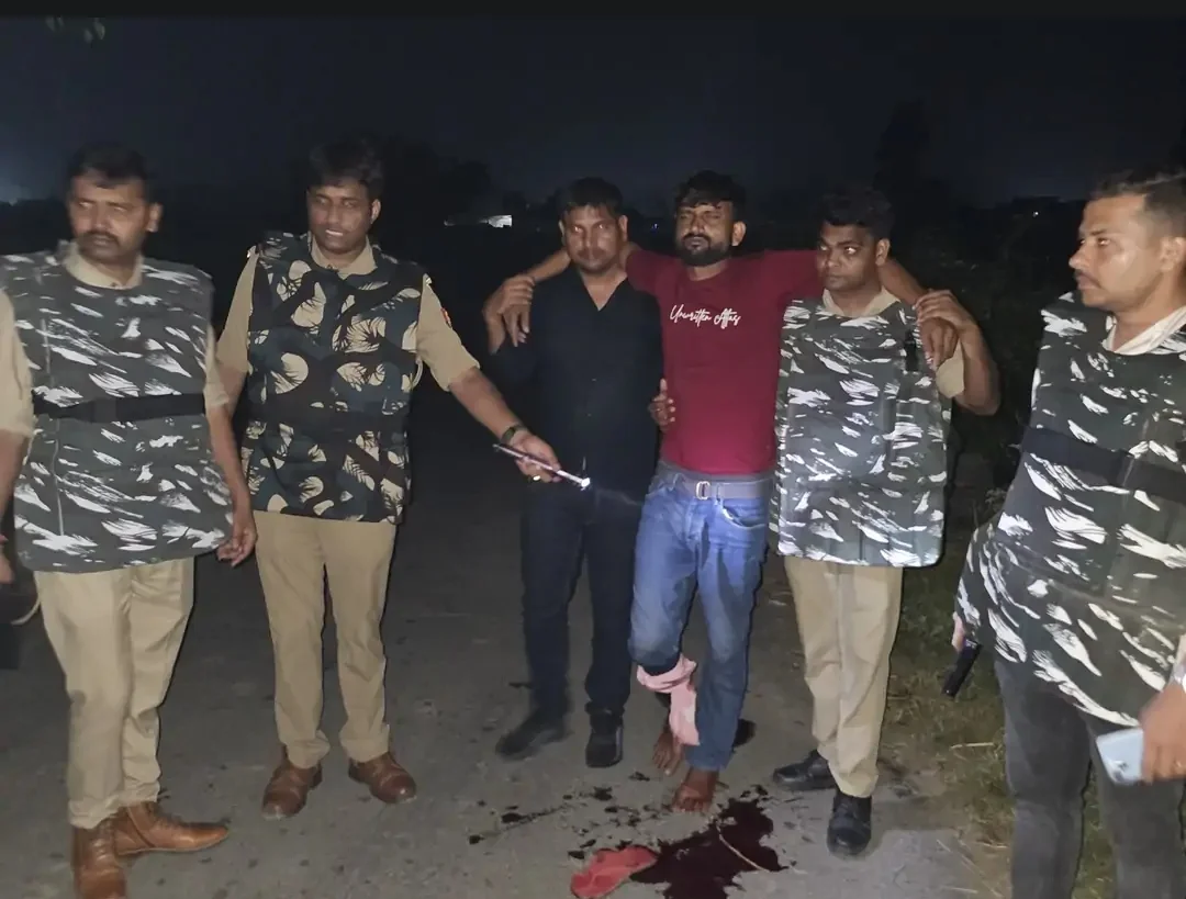 एक देशी तमंचा 315 बोर, एक खोखा कारतूस, एक जिंदा कारतूस तथा एक चोरी की मोटरसाइकिल बरामद की।