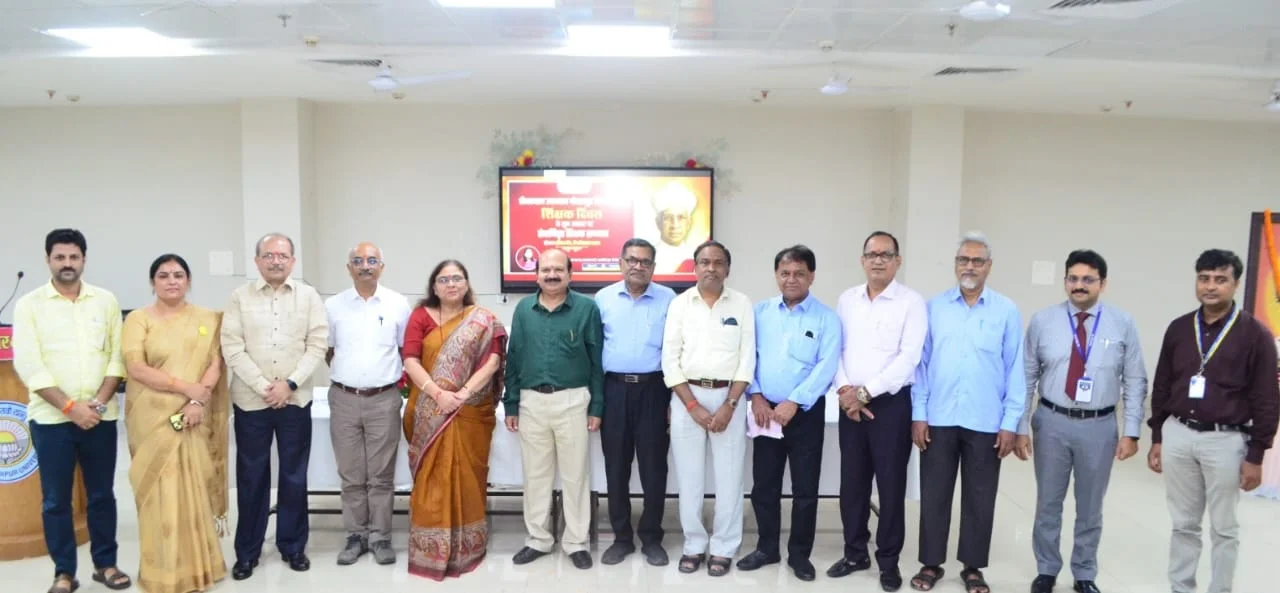 कुलपति प्रो. पूनम टंडन ने शिक्षक की समाज व संस्कृति निर्माण में केंद्रीय भूमिका को रेखांकित किया, सात शिक्षकों को मिला सम्मान