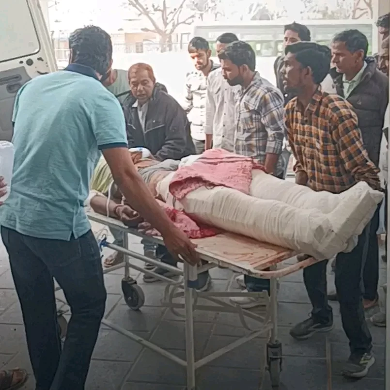 जयपुर-बीकानेर हाईवे पर ट्रक ने ऑटो को मारी टक्कर, गंभीर हालत में जयपुर रेफर