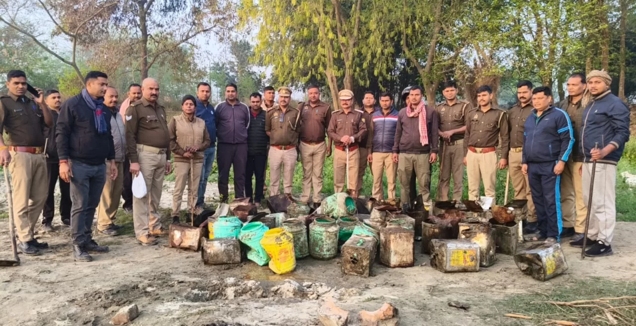 मुखबिर की सूचना पर थाना तरकुलवा में छापेमारी 
देवरिया पुलिस अधीक्षक संजीव सुमन के निर्देश पर
