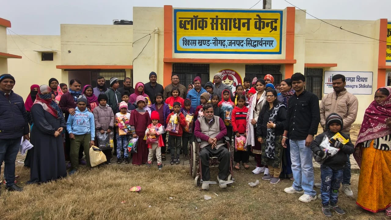 ब्लॉक संसाधन केंद्र नौगढ़ में आयोजित कार्यक्रम में बीईओ नौगढ़ व मिठवल सहित अधिकारी व अभिभावक रहे उपस्थित
