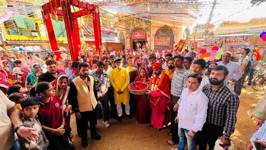मां शीतला के जयकारों से गूंजा शहर