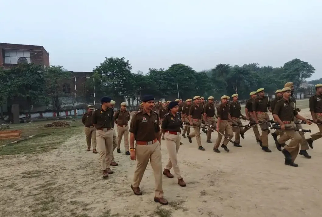पुलिसकर्मियों को लगवाई लम्बी दौड़