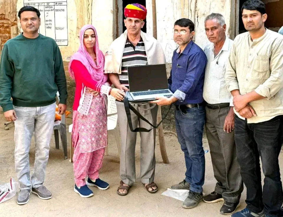 ऑनलाइन कामकाज होगा आसान, चिकित्सालय स्टाफ ने साफा–सॉल ओढ़ाकर किया स्वागत