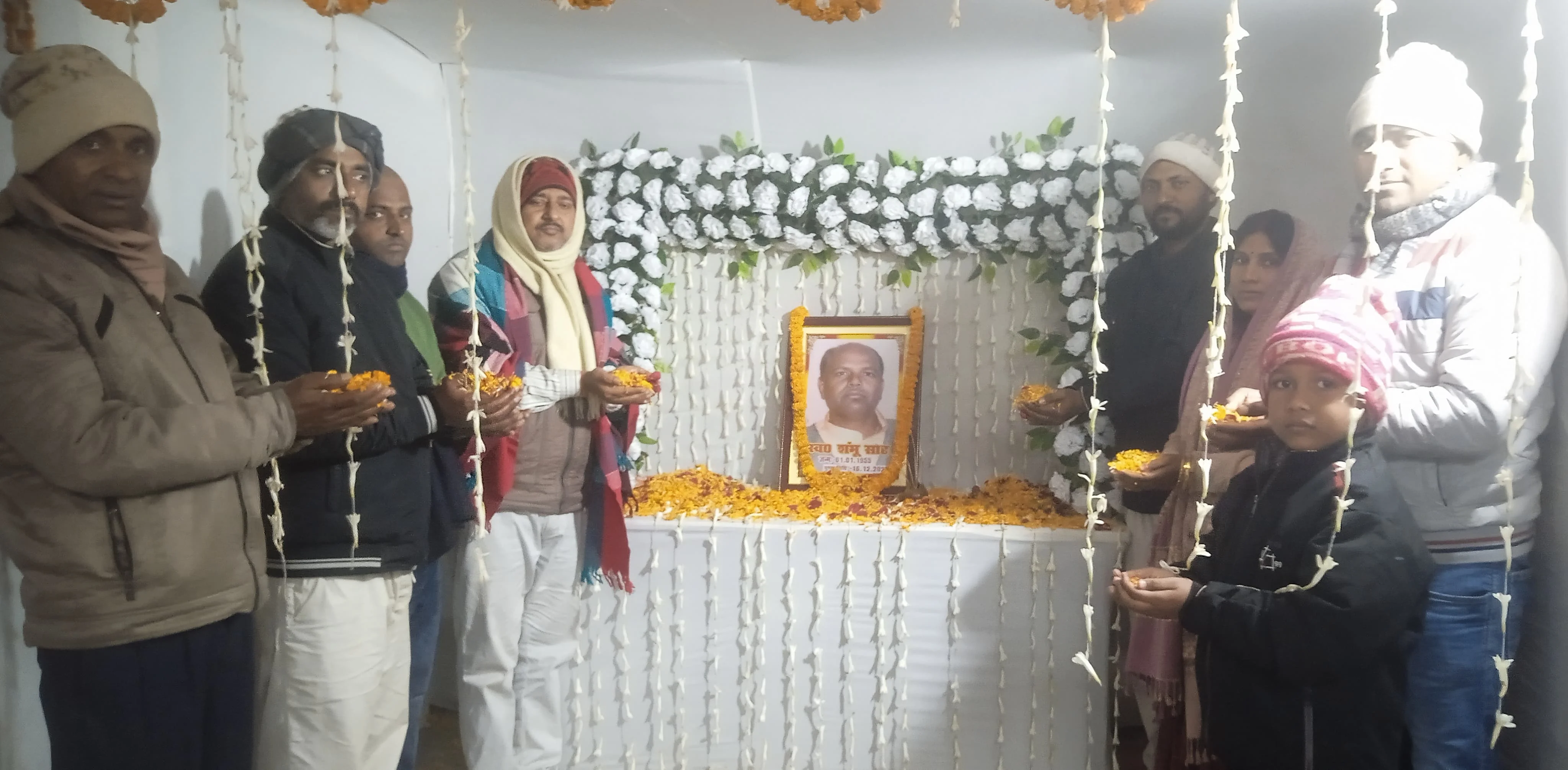 स्मृतिशेष से शंभू शाह को माल्या अर्पण पुष्पांजलि दी गई और श्रद्धांजलि