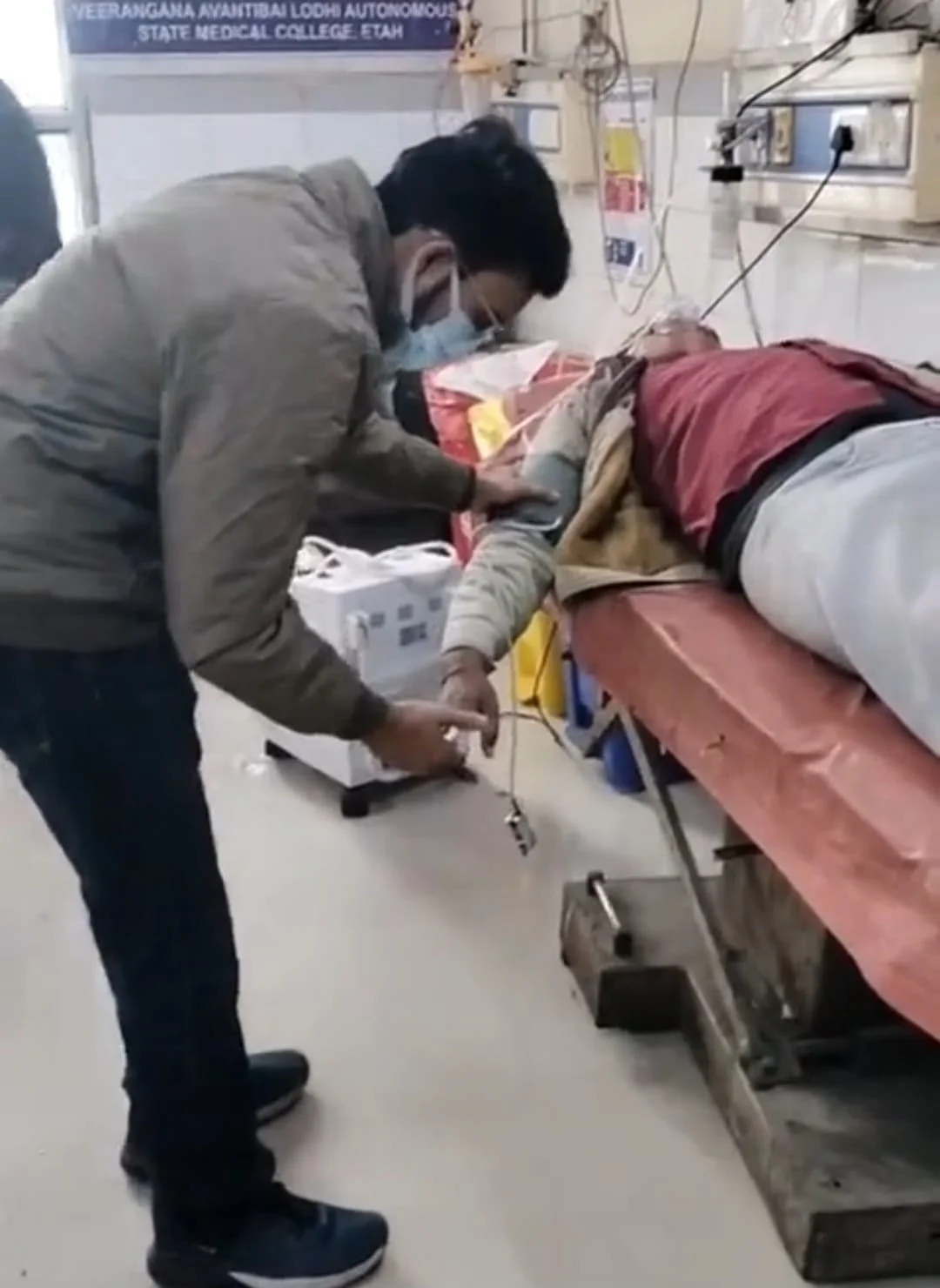 अज्ञात वाहन की टक्कर से CISF जवान गंभीर घायल