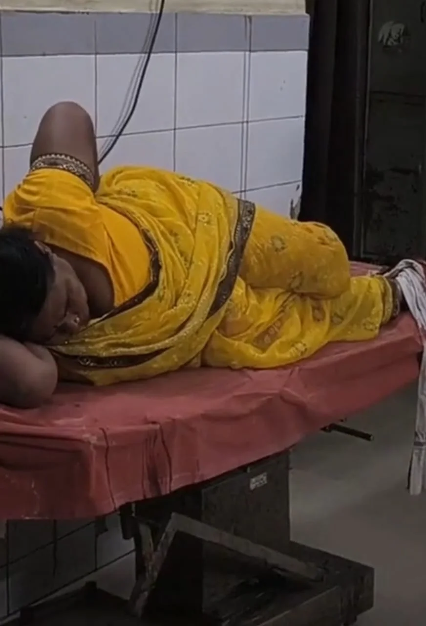 रिश्तेदारी से लौटते समय लभैता गांव के पास हुआ हादसा, मेडिकल कॉलेज में भर्ती;