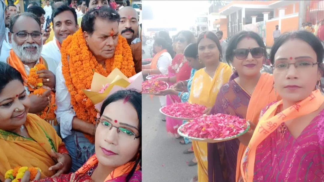 महिला मोर्चा और भाजपा कार्यकर्ताओं ने पुष्पवर्षा कर किया अभिनंदन