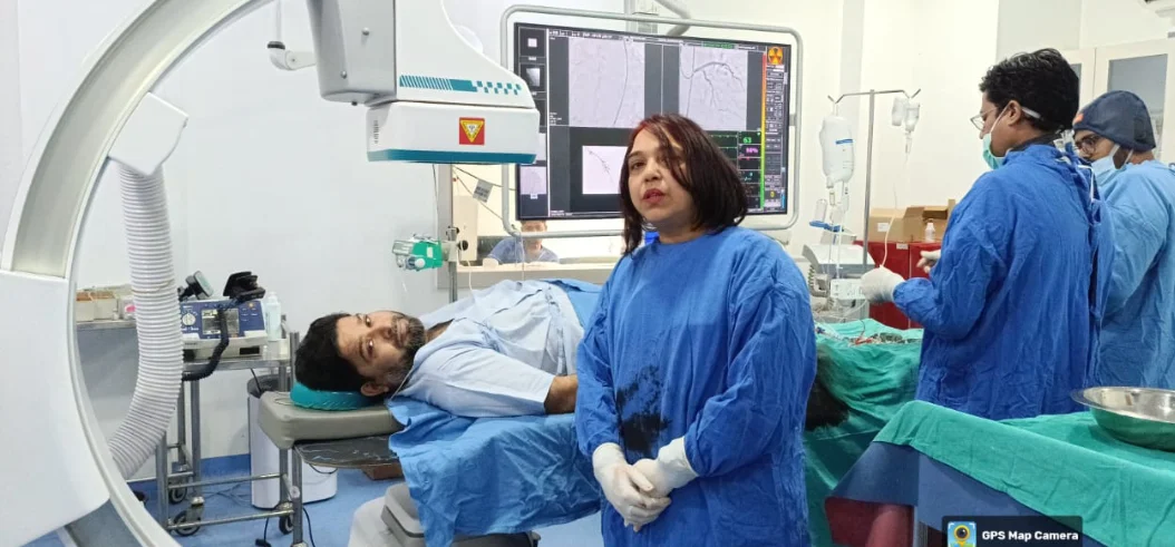मलिक वेलफेयर एसोसिएशन अध्यक्ष आरिफ मलिक पहुंचे आनंद हॉस्पिटल, सादिक मलिक के स्वास्थ्य की ली जानकारी