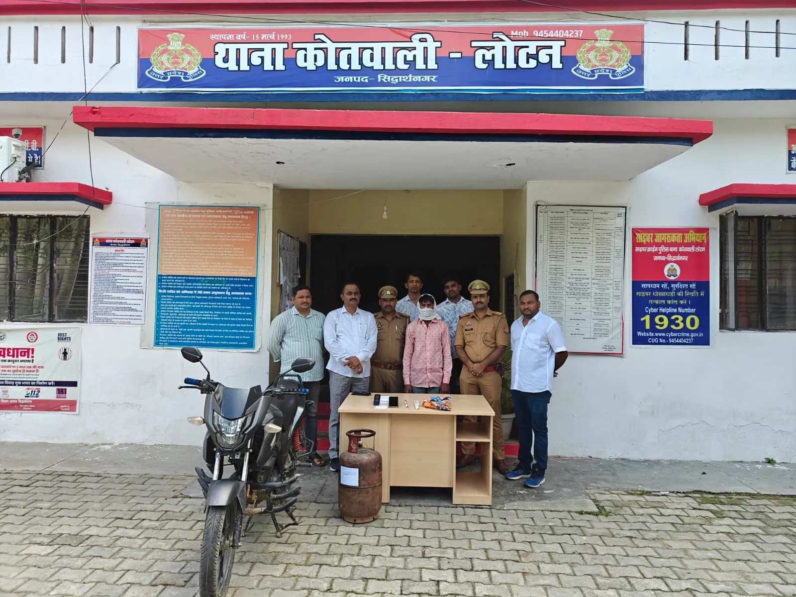 चोरी का सामान, नकदी, हथियार और बाइक बरामद, कई वारदातों का खुलासा