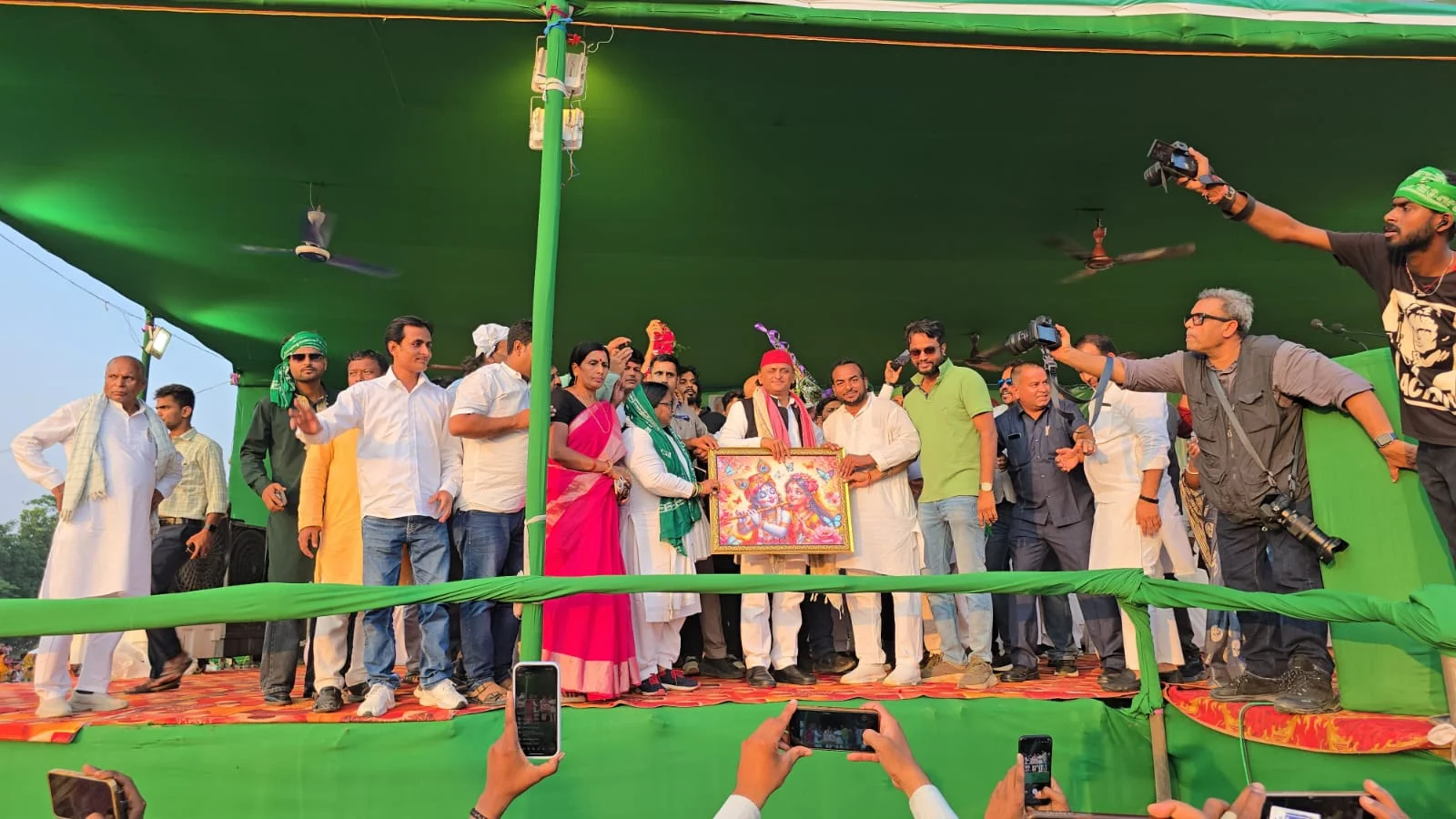 तेजस्वी है उम्मीद की रोशनी लालटेन है जनता की ताकत