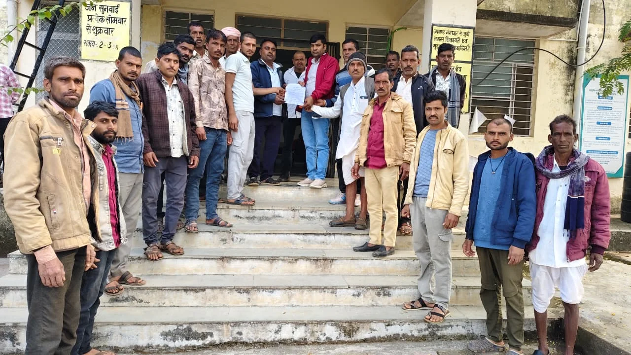 गांव जोड़ने पर ग्रामीणों में आक्रोश