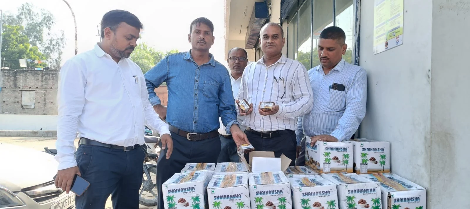संदिग्ध खजूर, मिठाई व नमकीन पर फूड विभाग की बड़ी कार्रवाई