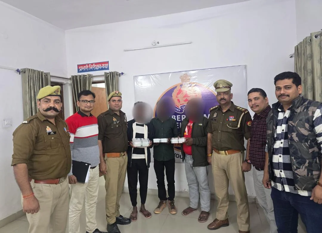 गाजीपुर थाना क्षेत्र के शाह चौकी स्थित ग्राम भगवानपुर से फर्जी पुलिस अधिकारी बनकर सेक्सटॉर्शन करने वाला गिरोह गिरफ्तार*
