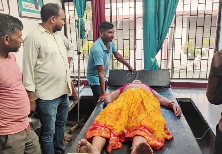 इंजेक्शन लगाते ही बिगड़ी दशरथपुर की महिला की तबीयत, हालत गंभीर होने पर जिला अस्पताल बाराबंकी रेफर