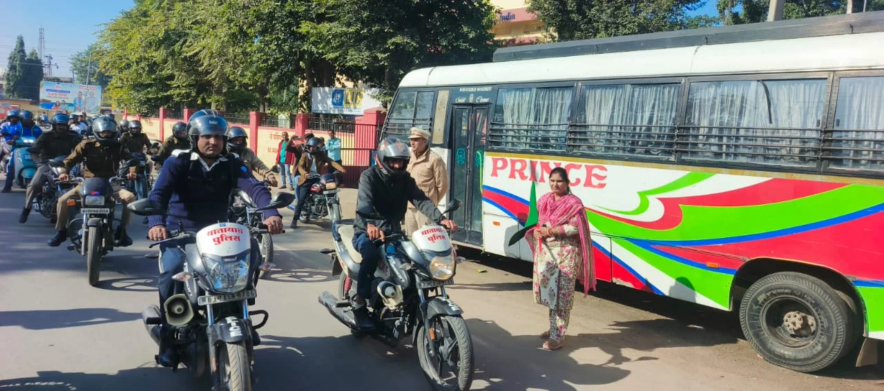 सड़क सुरक्षा माह के तहत सिरोही में हेलमेट रैली का आयोजन