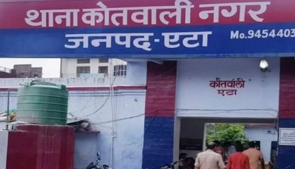 माँ का पोस्टमॉर्टम कराने पहुंचा एटा