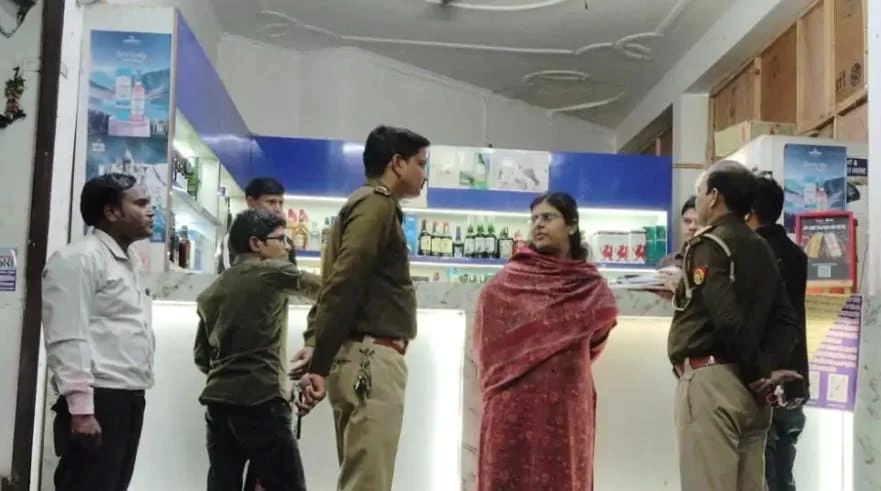 एसडीएम ने देर रात खंगाले शराब व भांग के ठेके