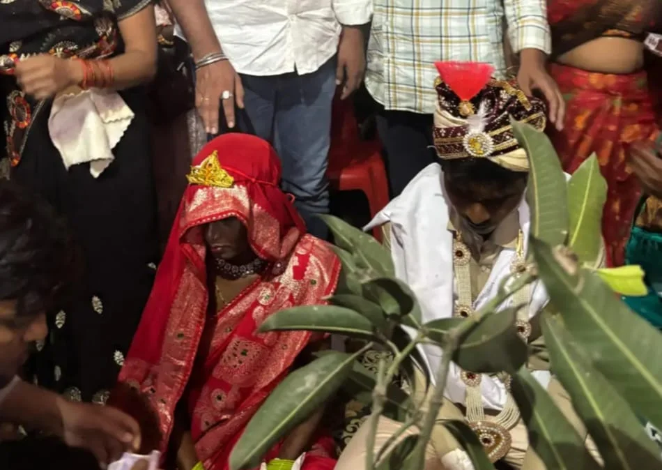 ग्राम प्रधान और स्थानीय लोगों ने निभाई पिता की भूमिका