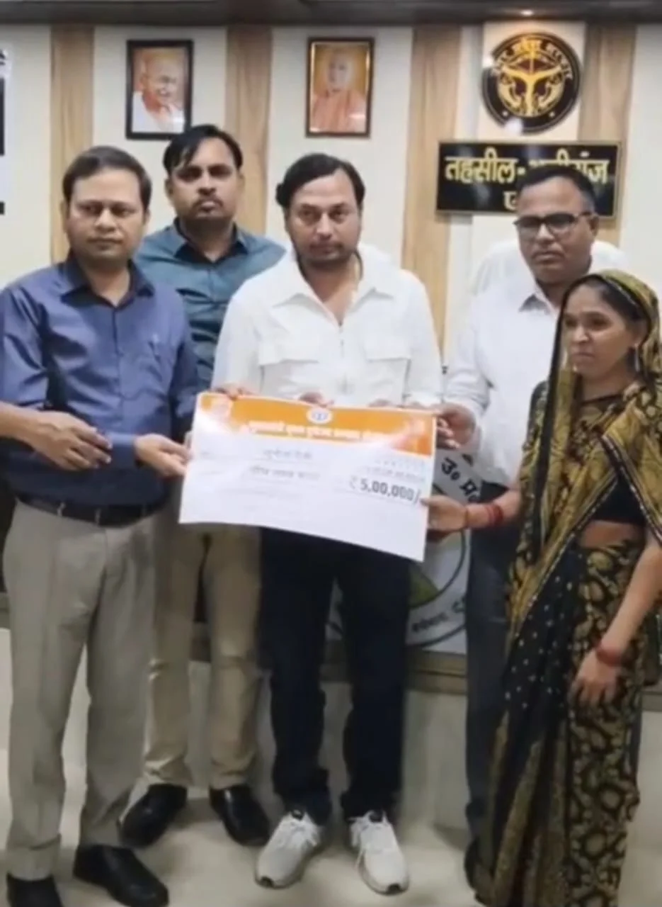 मुख्यमंत्री कृषक दुर्घटना कल्याण योजना के तहत, महिलाओं के चेहरे खिले