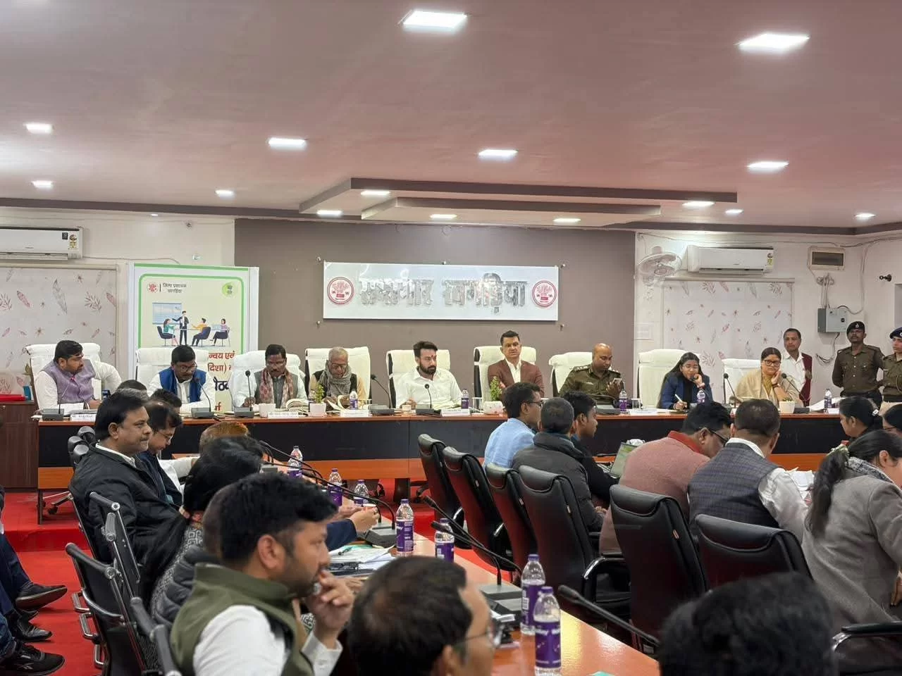 अतिक्रमण के मुद्दे पर उन्होंने सरकारी भूमि भवन आंगनबाड़ी पर कब्जे की शिकायत की