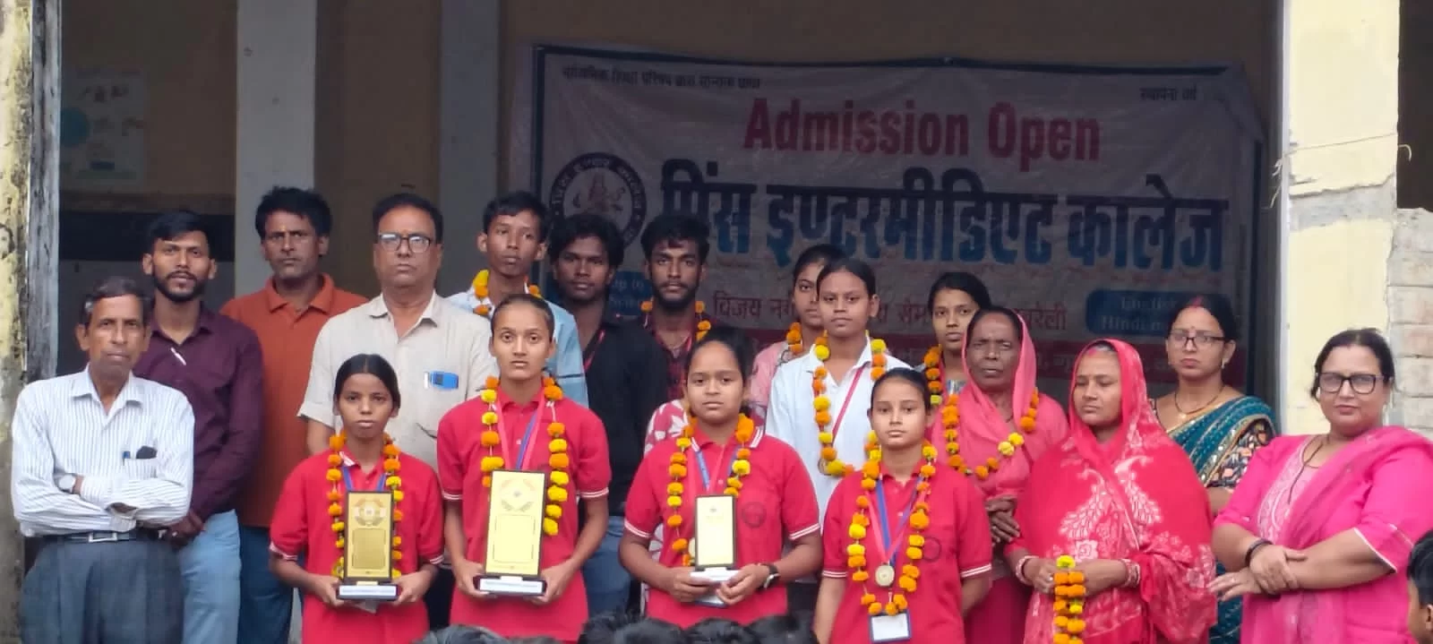 मेधावी छात्र-छात्राएं हुए सम्मानित