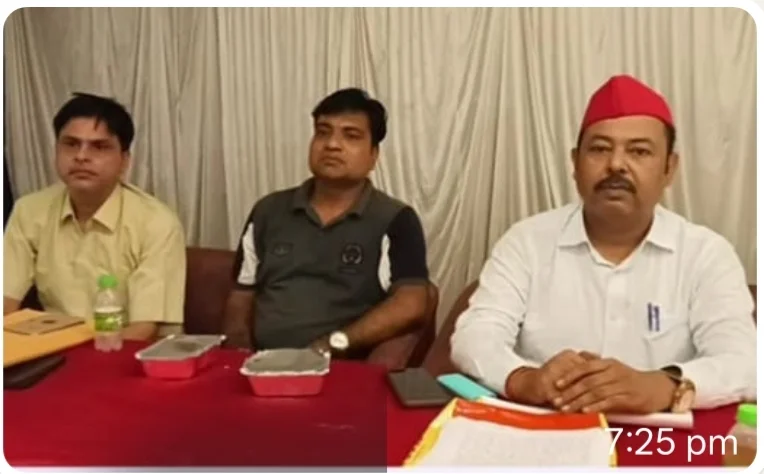 दस्तावेज और बयान पेश कर पत्रकारों ने लगाया कि स्थानीय नेताओं द्वारा रंगदारी और फरेब की योजना बनाकर उन्हें फंसाया जा रहा है; निष्पक्ष और उच्च स्तरीय जांच की मांग तेज