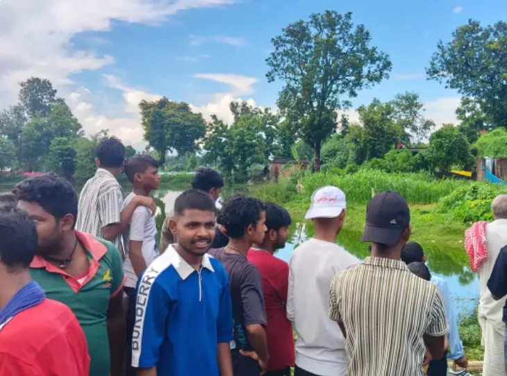 बरगदवा गांव में हादसे से मचा कोहराम, दमकल और पुलिस की रेस्क्यू टीम ने निकाला शव, पोस्टमार्टम के लिए भेजा गया